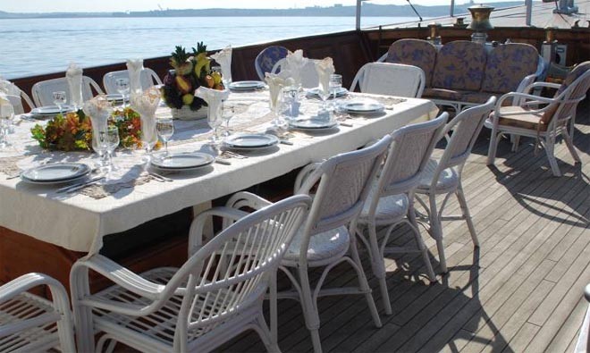 Madiz Deck dining © SW